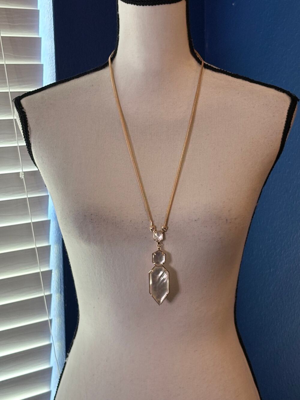 Kendra Scott Wyatt Necklace • Retired 2015 • Rose Gold + Ivory Pearl • EUC
